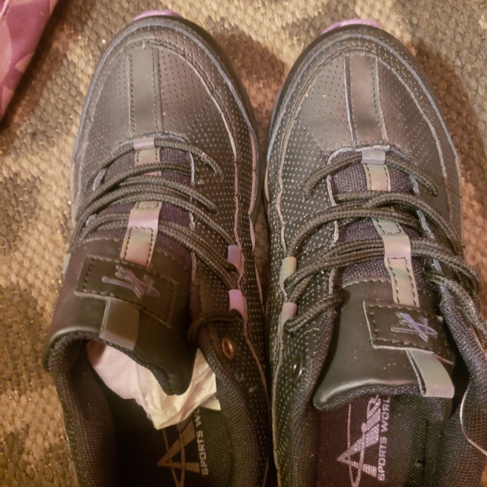 NWT Air Sports World tennis shoes in black & purple size 7.5